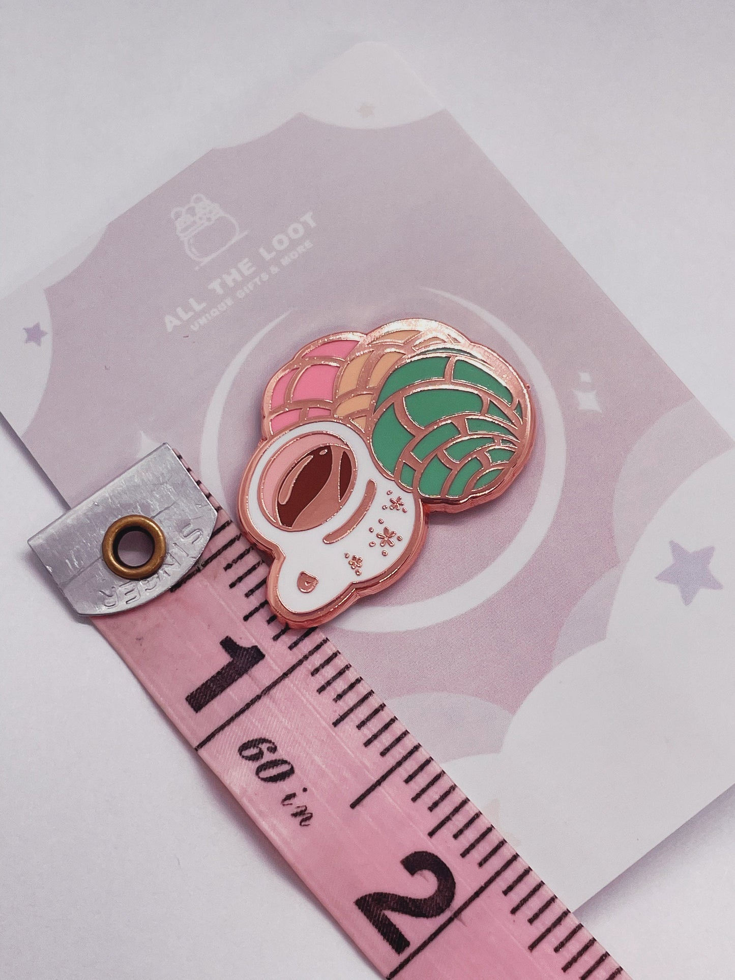 Concha’s con cafe kawaii pin